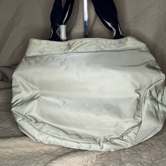 White and black Salvatore Ferragamo bag - Picture 2 of 6